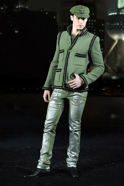 Look 30